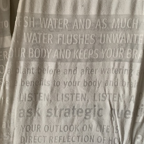 Rare!! Lululemon long sleeve manifesto tee - Picture 3 of 6